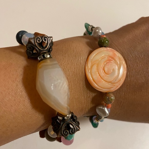 Colorful Hand made Beaded Bracelets Set with quartz and shell and bee charm - Picture 4 of 12